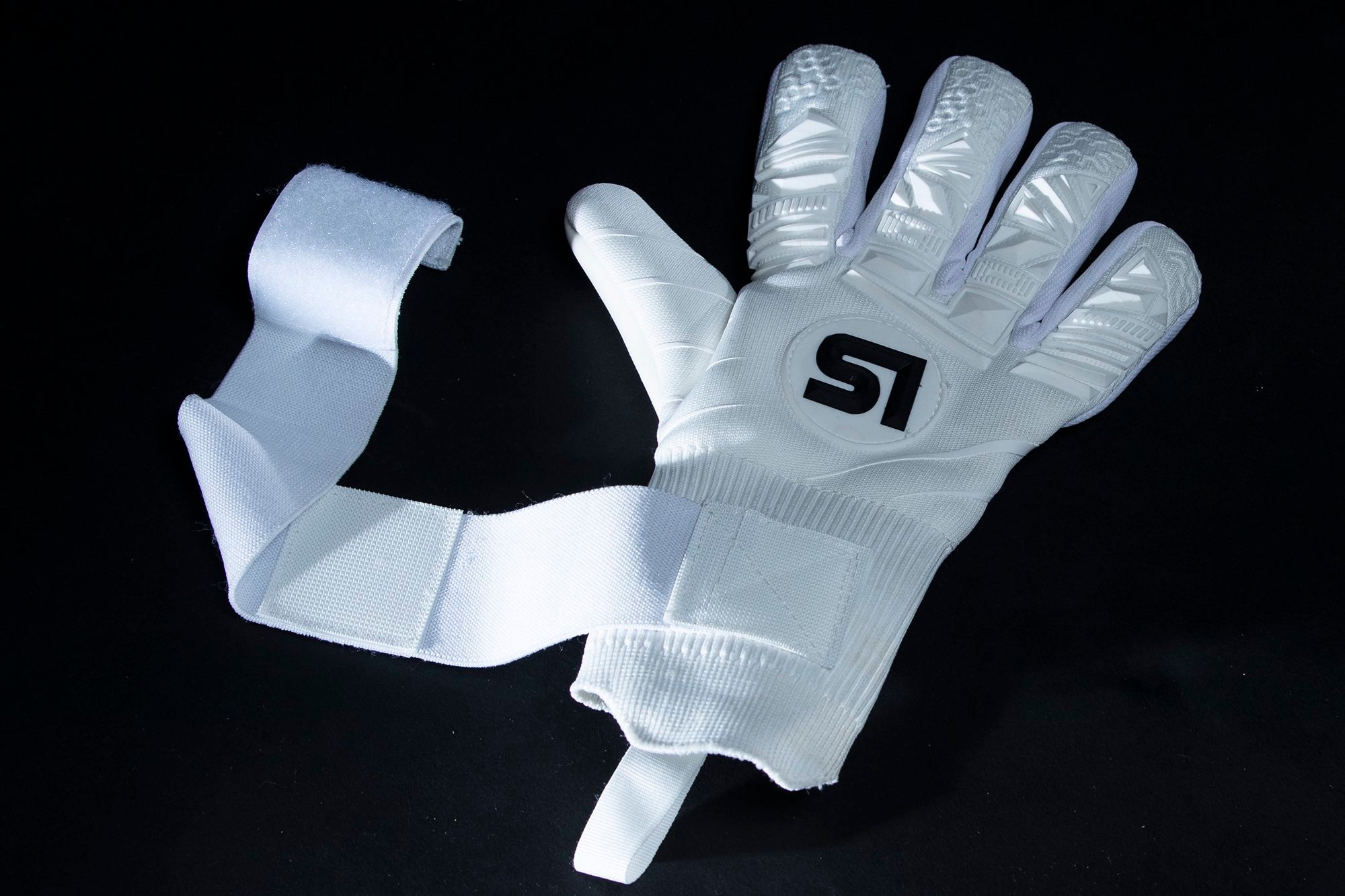 React goalkeeper gloves discount